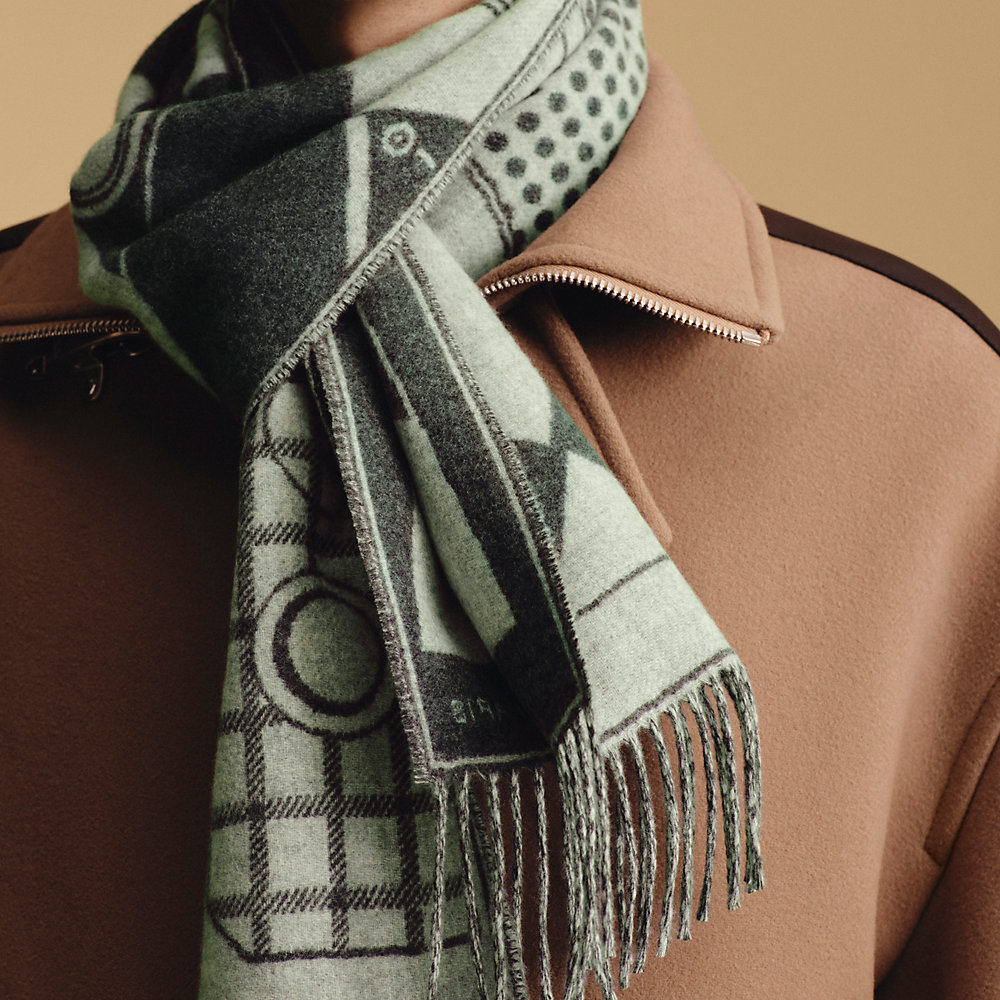 Burberry 100 hotsell cashmere scarf youtube